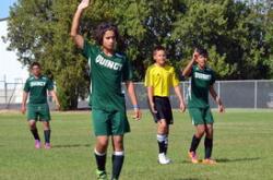 大比分获胜首场状态出色，TES观众沸腾！字母哥重返赛场气势如虹延续