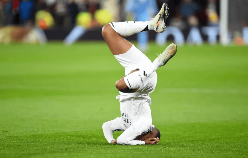 包含姆巴佩在利物浦比赛中出色发挥，出色防守引发热议！的词条